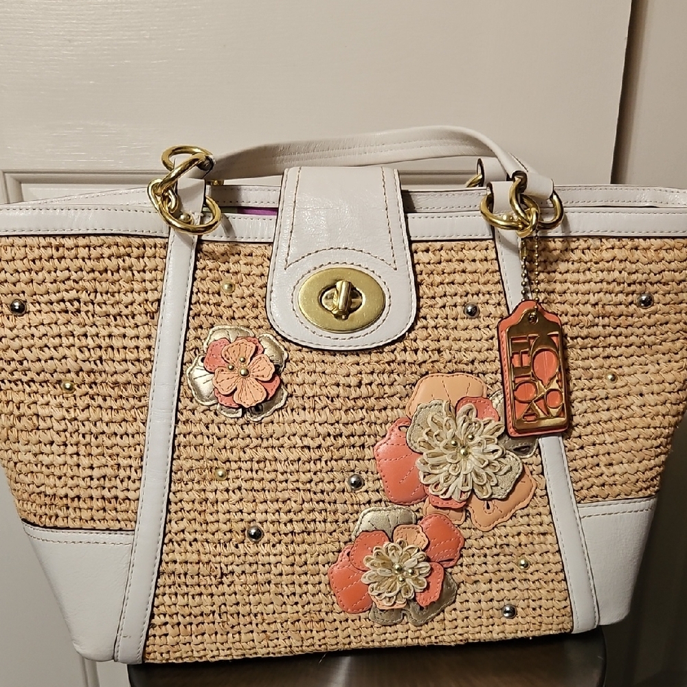 Coach EUC Hampton Straw Tan and White Floral Tote